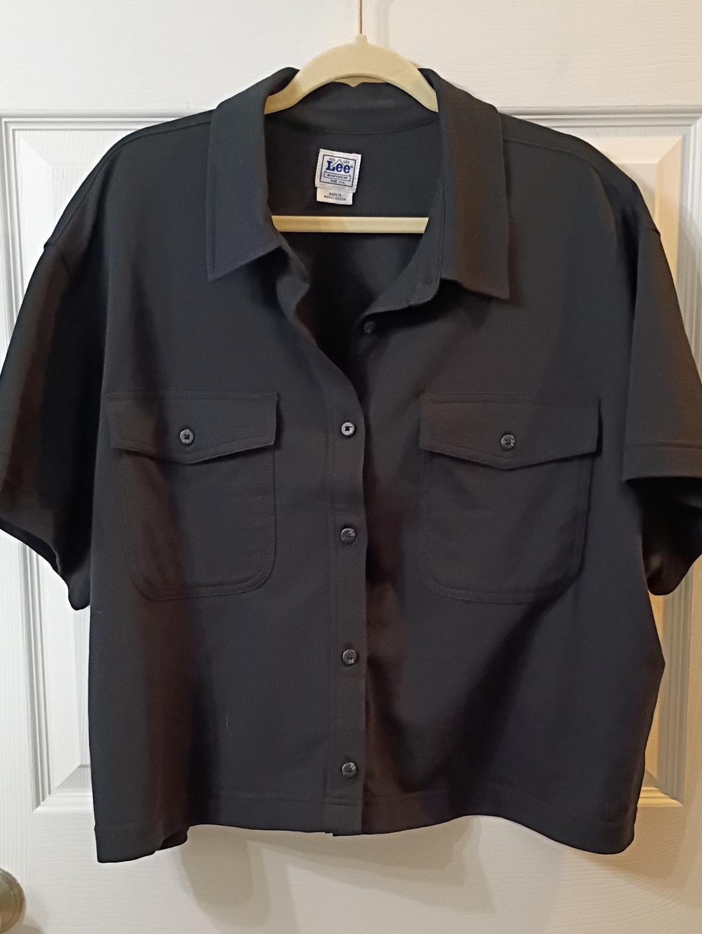 Lee Short Sleeve Button-Down Shirt in Black